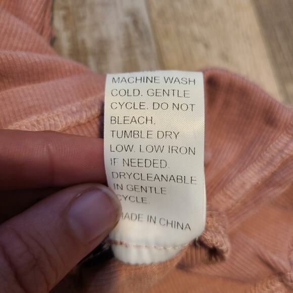 Unknown brand medium women's light salmon pink v-neck blouse - Picture 5 of 7